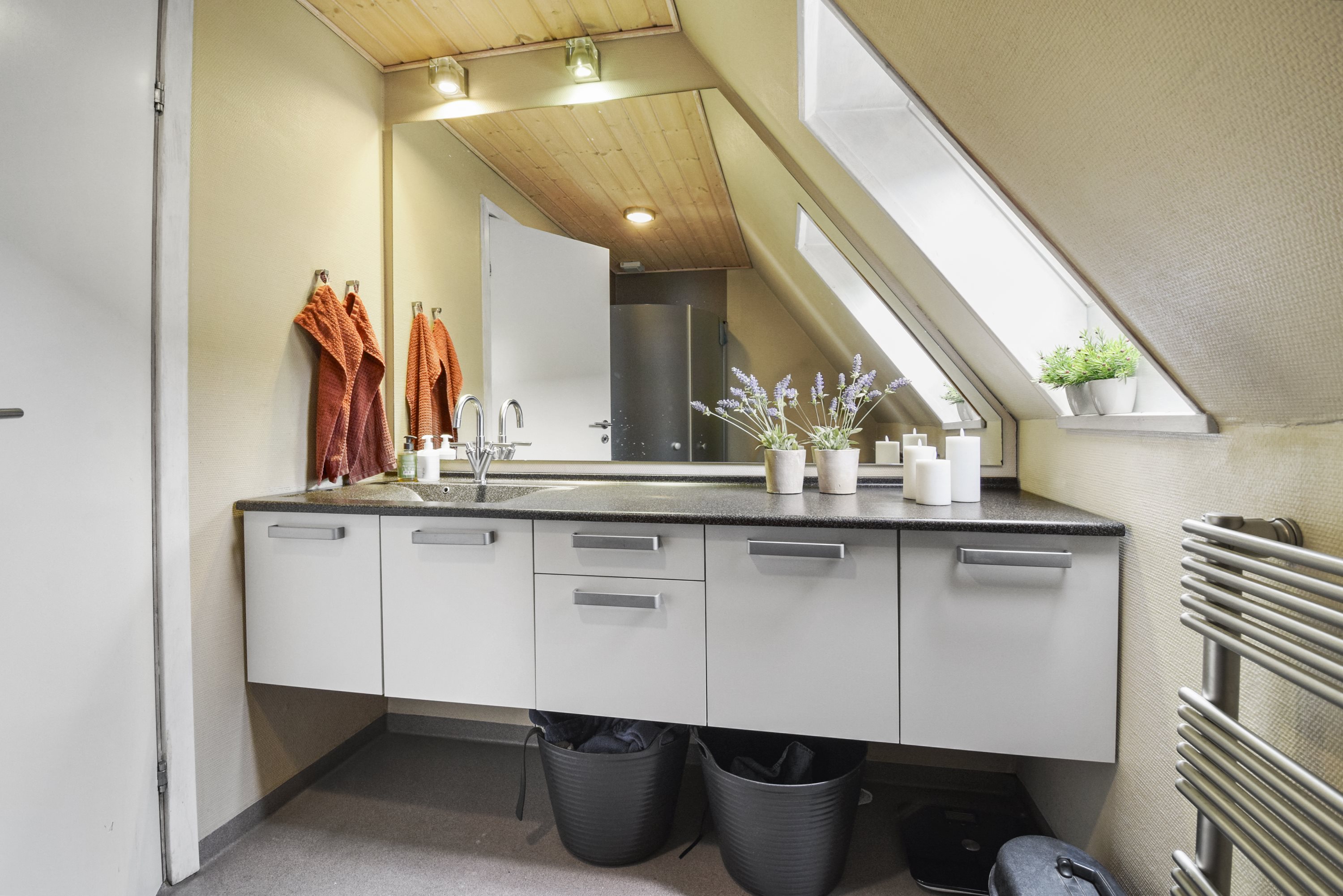 Fremhævet bad billede i fuldskærmstilstand. Billede af Oksevej 4, 6330 Padborg