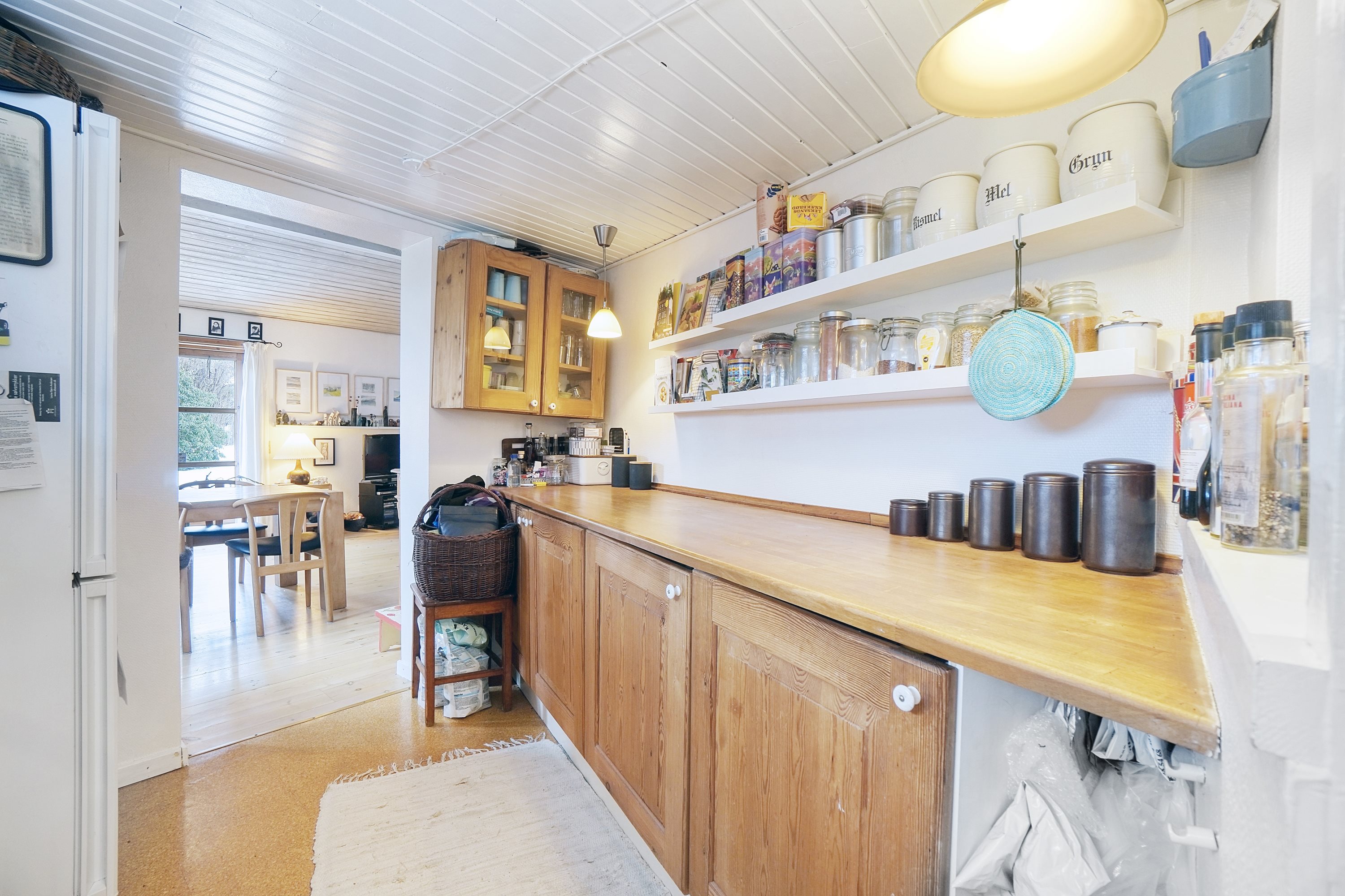 Fremhævet køkken billede i fuldskærmstilstand. Billede af Bomosevej 15, 2970 Hørsholm