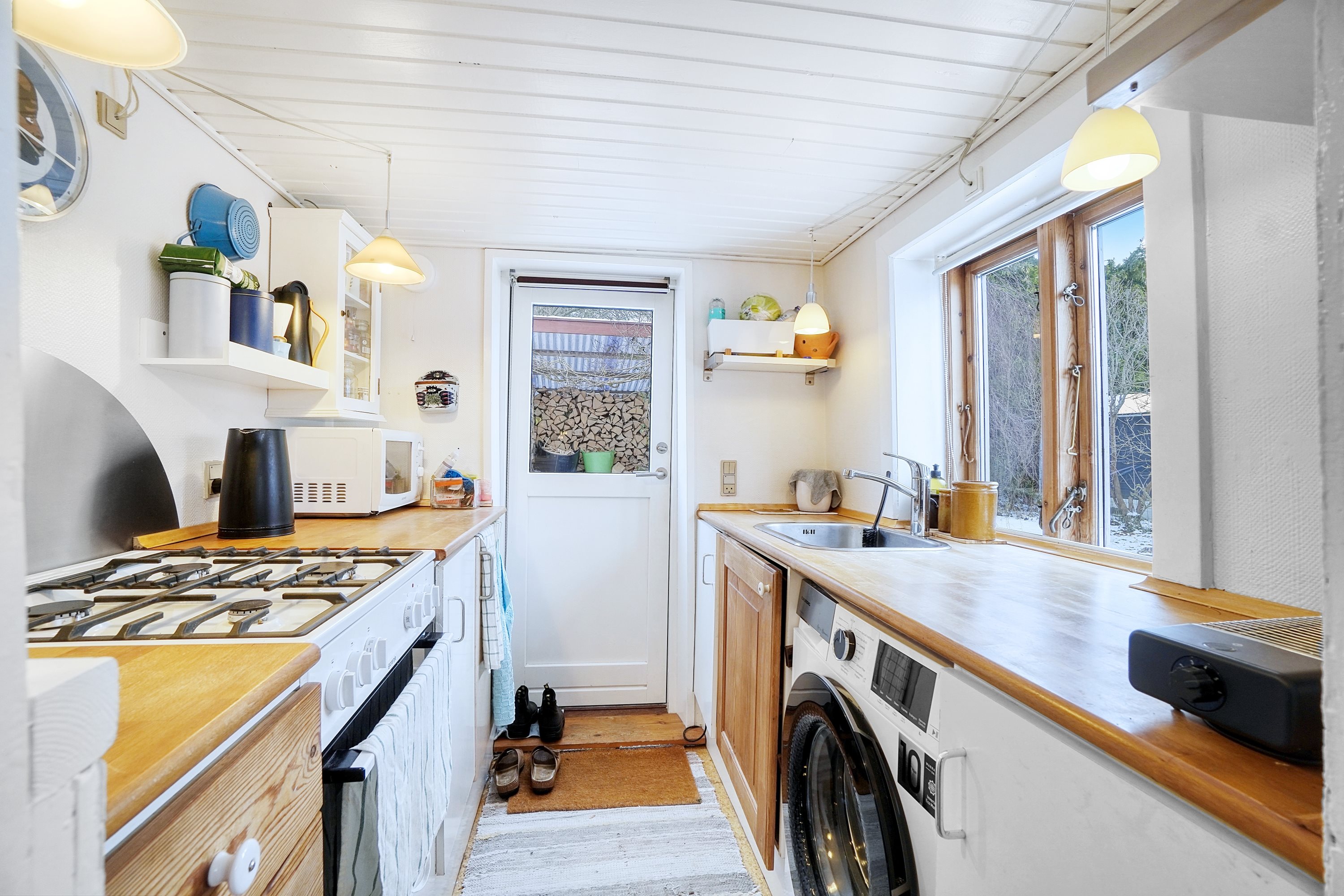 Fremhævet køkken billede i fuldskærmstilstand. Billede af Bomosevej 15, 2970 Hørsholm