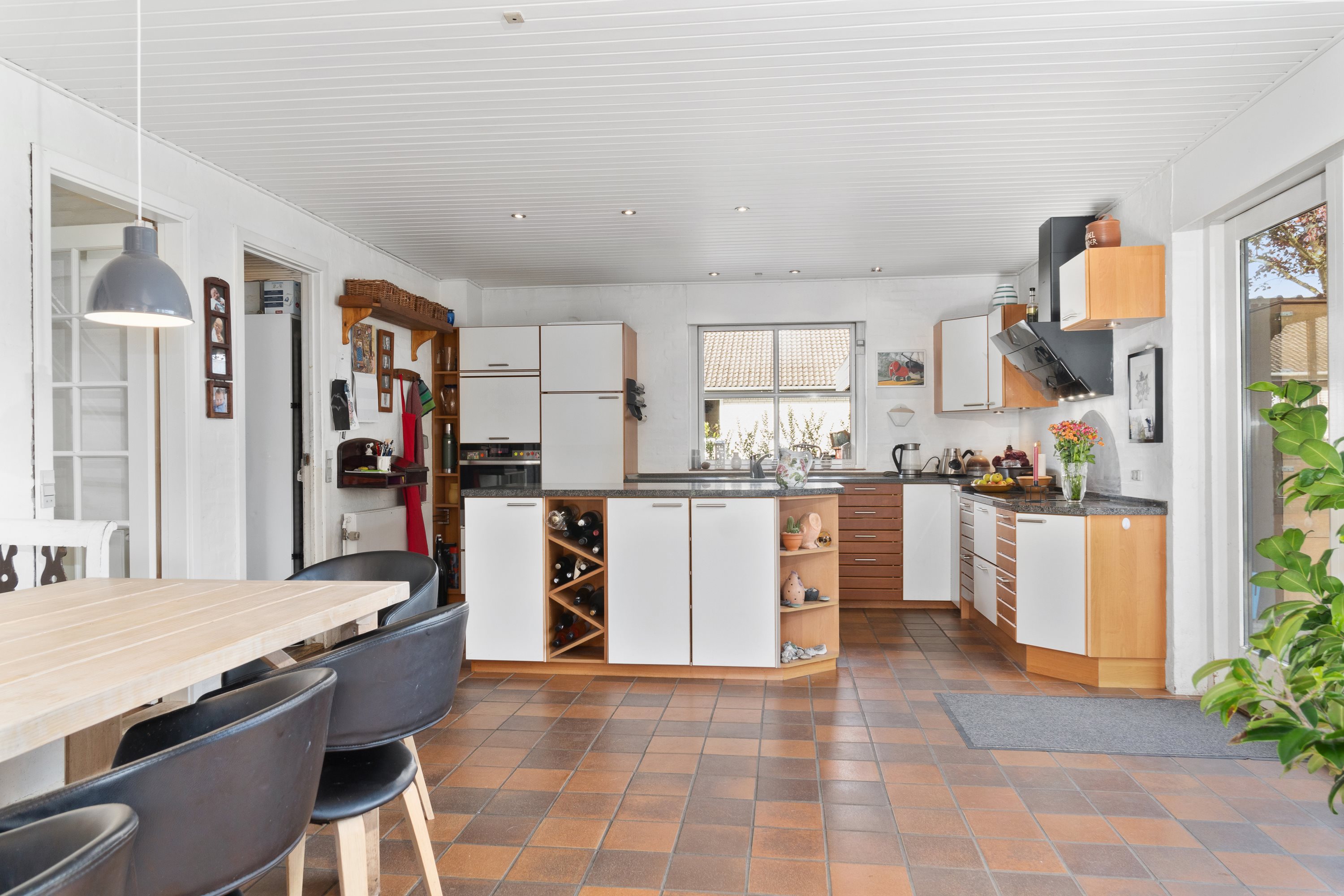 Fremhævet køkken alrum billede i fuldskærmstilstand. Billede af Bøgevej 60, 5683 Haarby