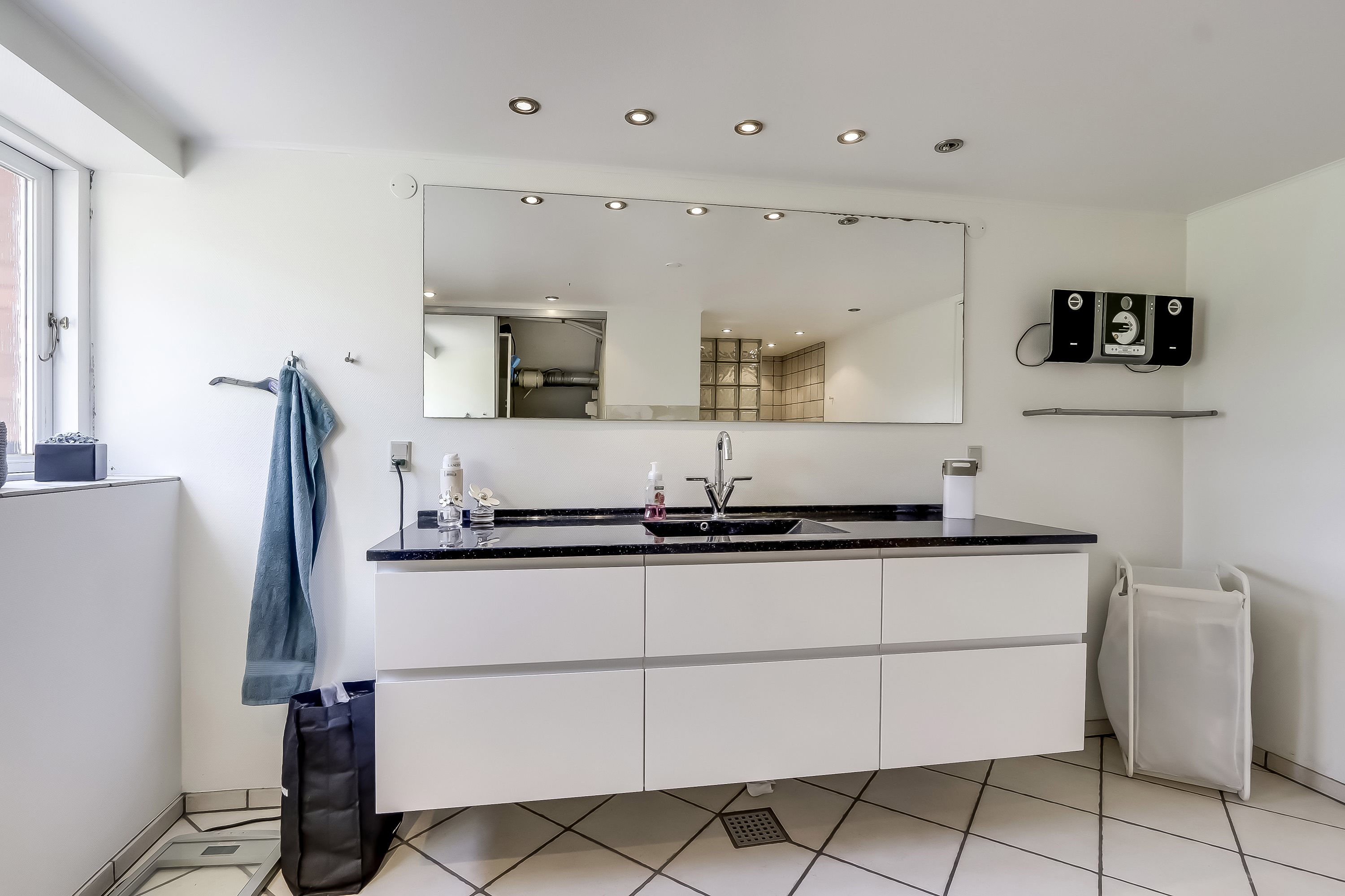 Fremhævet badeværelse billede i fuldskærmstilstand. Billede af Balvej 11, 5762 Vester Skerninge