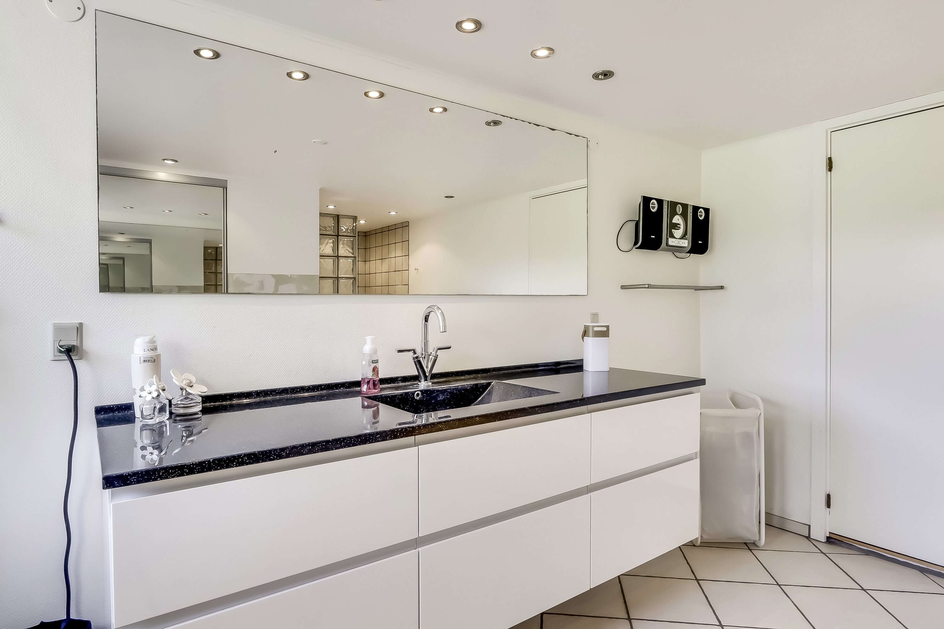 Fremhævet badeværelse billede i fuldskærmstilstand. Billede af Balvej 11, 5762 Vester Skerninge