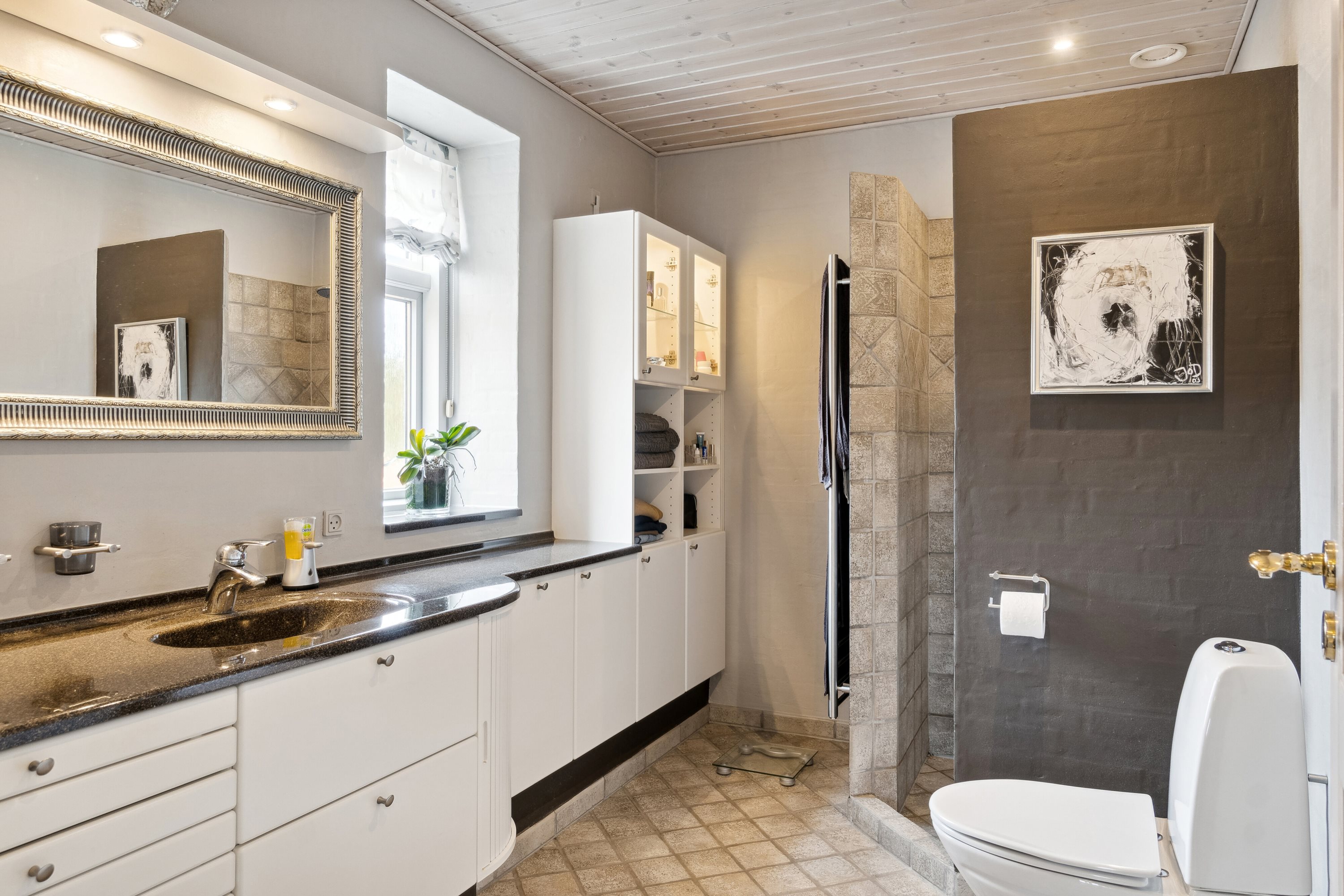 Fremhævet badeværelse billede i fuldskærmstilstand. Billede af Vestre Havnevej 16, Havnebyen, 4583 Sjællands Odde