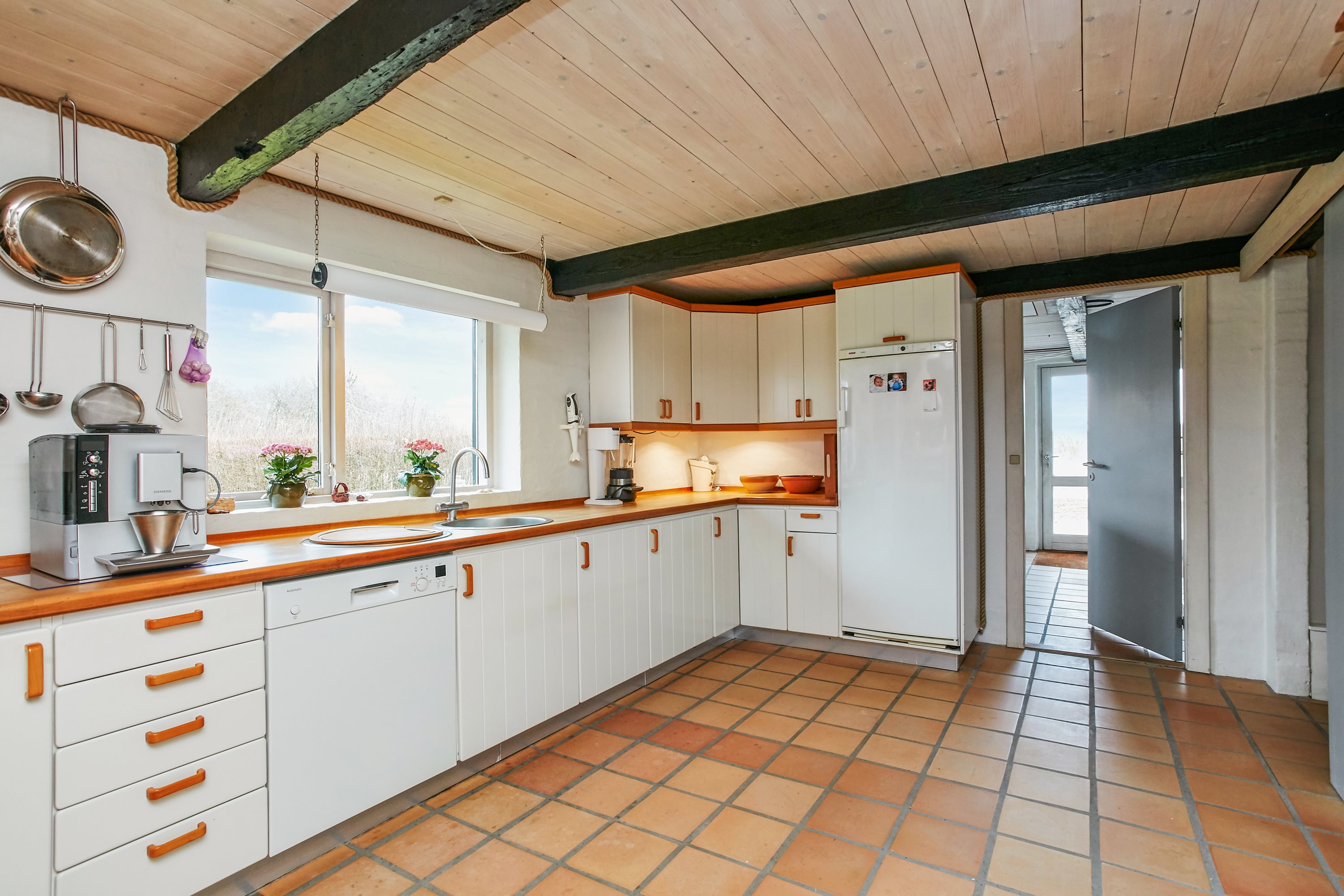 Fremhævet køkken billede i fuldskærmstilstand. Billede af Oddervej 11, Søvind, 8700 Horsens